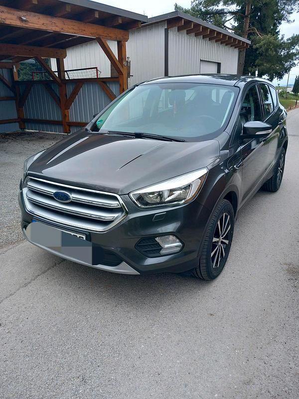 Gebraucht Ford Kuga Trend 120 PS (88 kW) 2019 Grau SUV