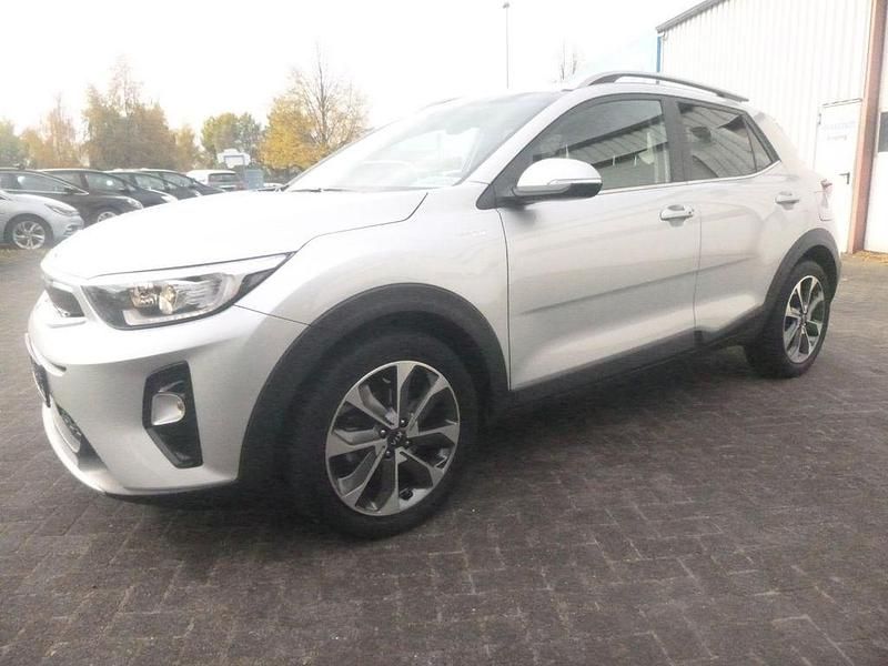 Silber Gebraucht 2018 Kia Stonic Platinum SUV | 13.899 € (Fairer Preis) - Bild 1/4