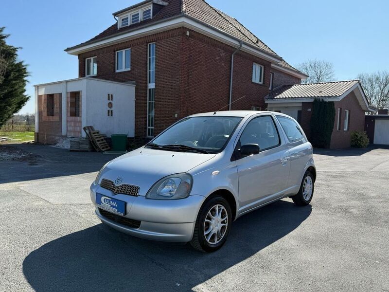 Gebraucht Toyota Yaris 68 PS (50 kW) 1999 Silber Limousine