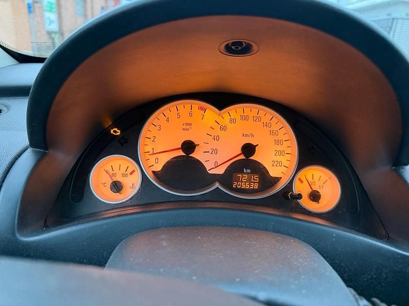 Second-hand Opel Corsa 58 CP (42 kW) 2003 Negru Hatchback