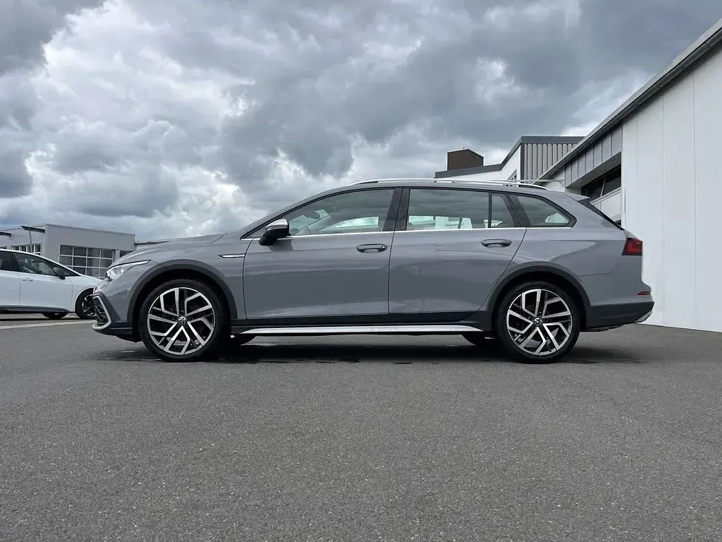 Gebraucht VW Golf Alltrack 200 PS (147 kW) 2021 Mondsteingrau Kombi
