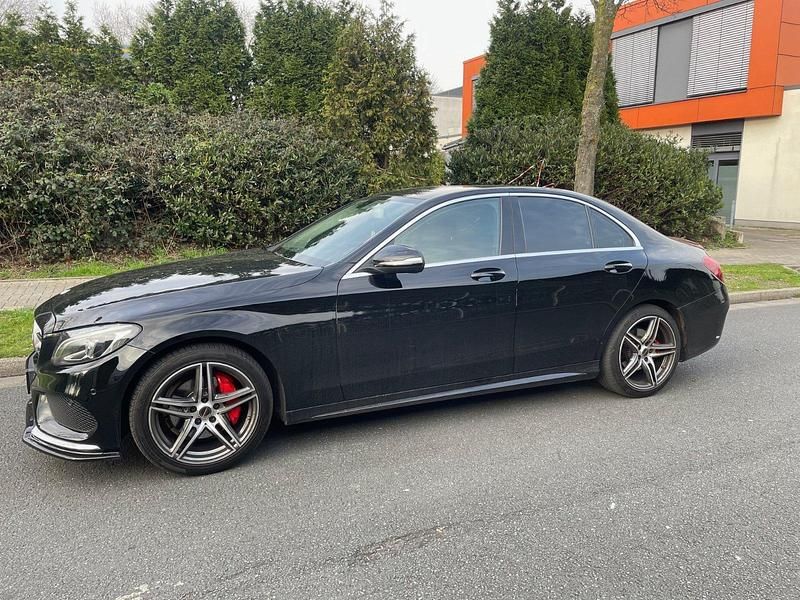 Schwarz Gebraucht 2015 Mercedes C180 AMG line Limousine | 15.800 € (Fairer Preis) - Bild 1/4