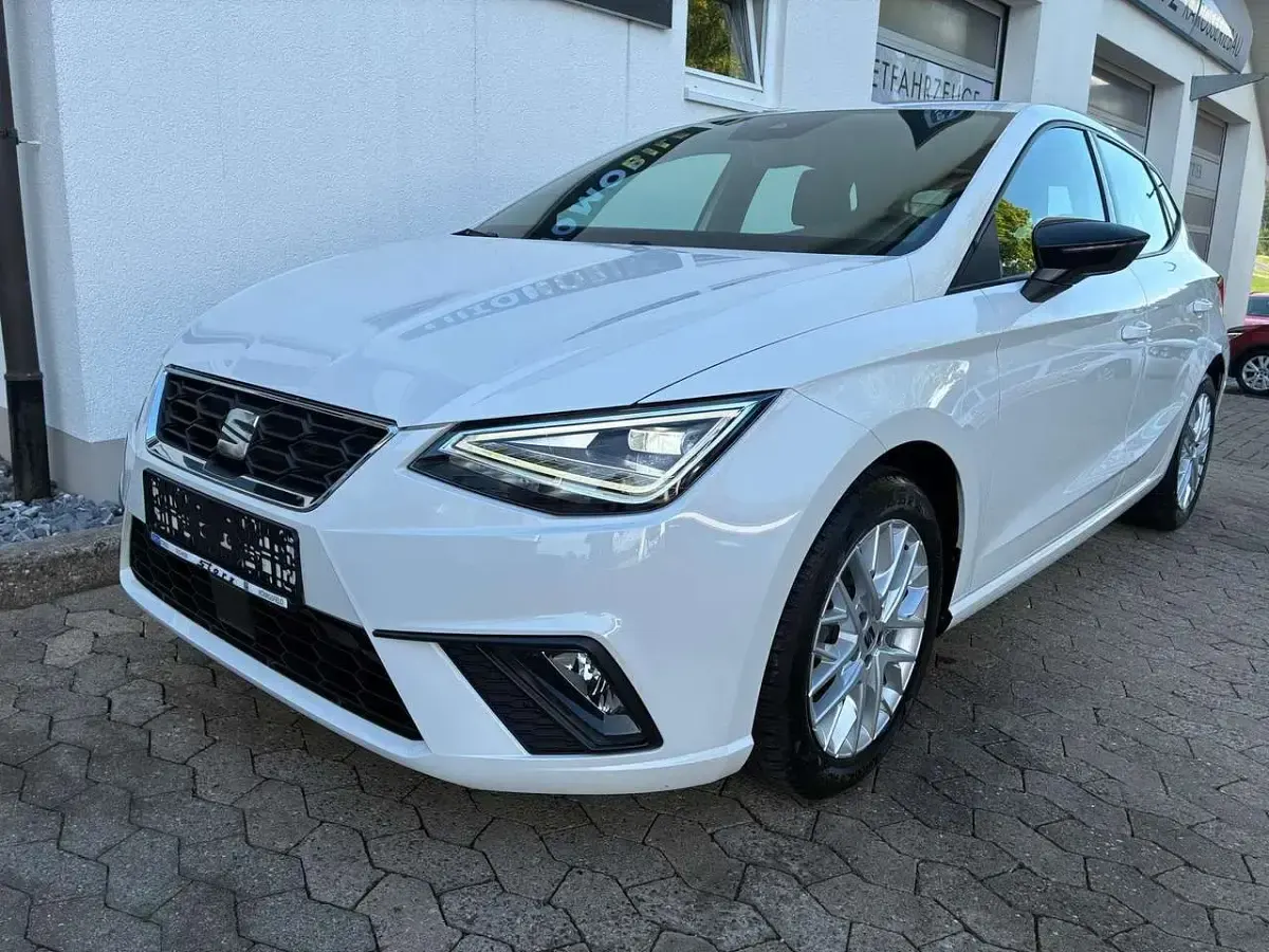 Gebraucht Seat Ibiza FR 110 PS (80 kW) 2024 "candy" weiss Kleinwagen