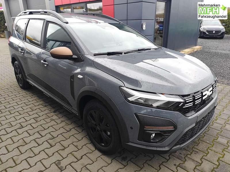 Neu Dacia Jogger Extreme 101 PS (74 kW) 2026 Urban grau Van / Kleinbus