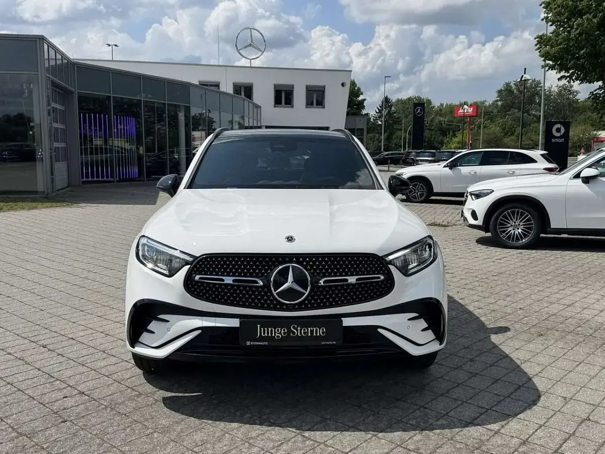 Gebraucht Mercedes GLC200 AMG line 204 PS (150 kW) 2025 Unilack polarweiß SUV