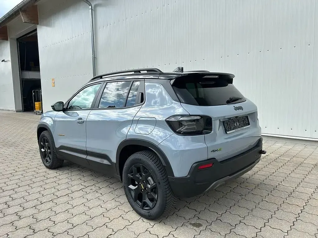 Neu Jeep Avenger North 145 PS (106 kW) 2026 Grau SUV