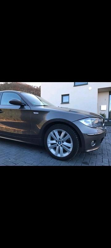 Gebraucht BMW 130 265 PS (194 kW) 2006 Braun Kleinwagen