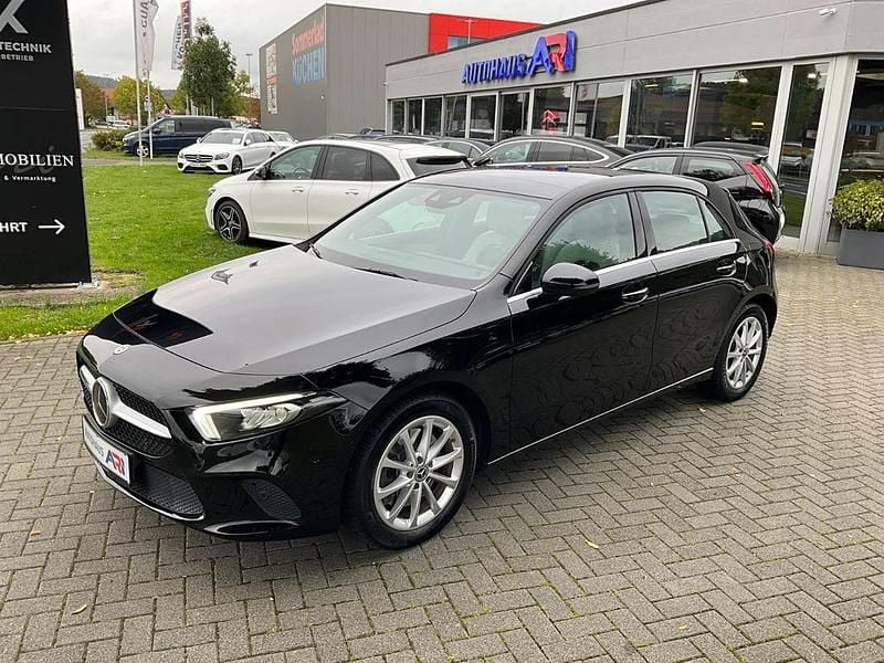 Schwarz Gebraucht 2021 Mercedes A250 Limousine | 19.900 € (Superpreis) - Bild 1/4