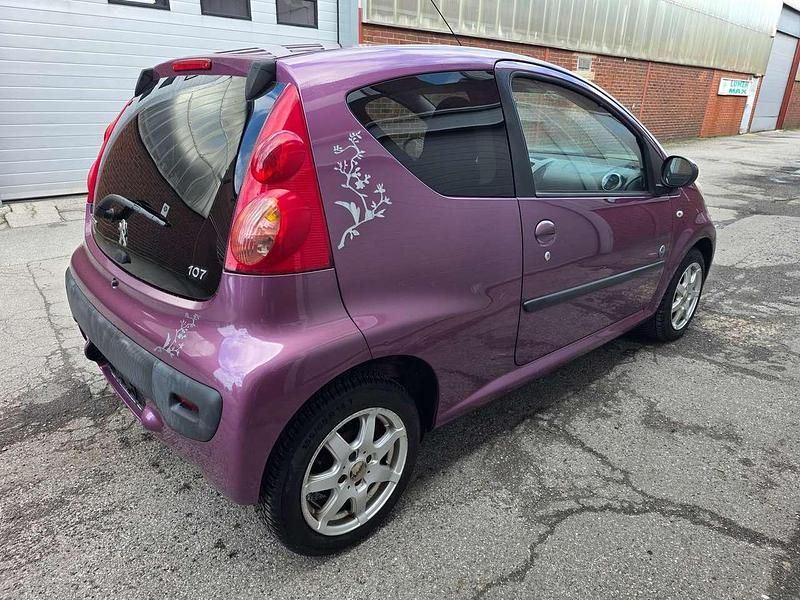 Gebraucht Peugeot 107 Envy 68 PS (50 kW) 2012 Metalliclackierung schutzlack Kleinwagen