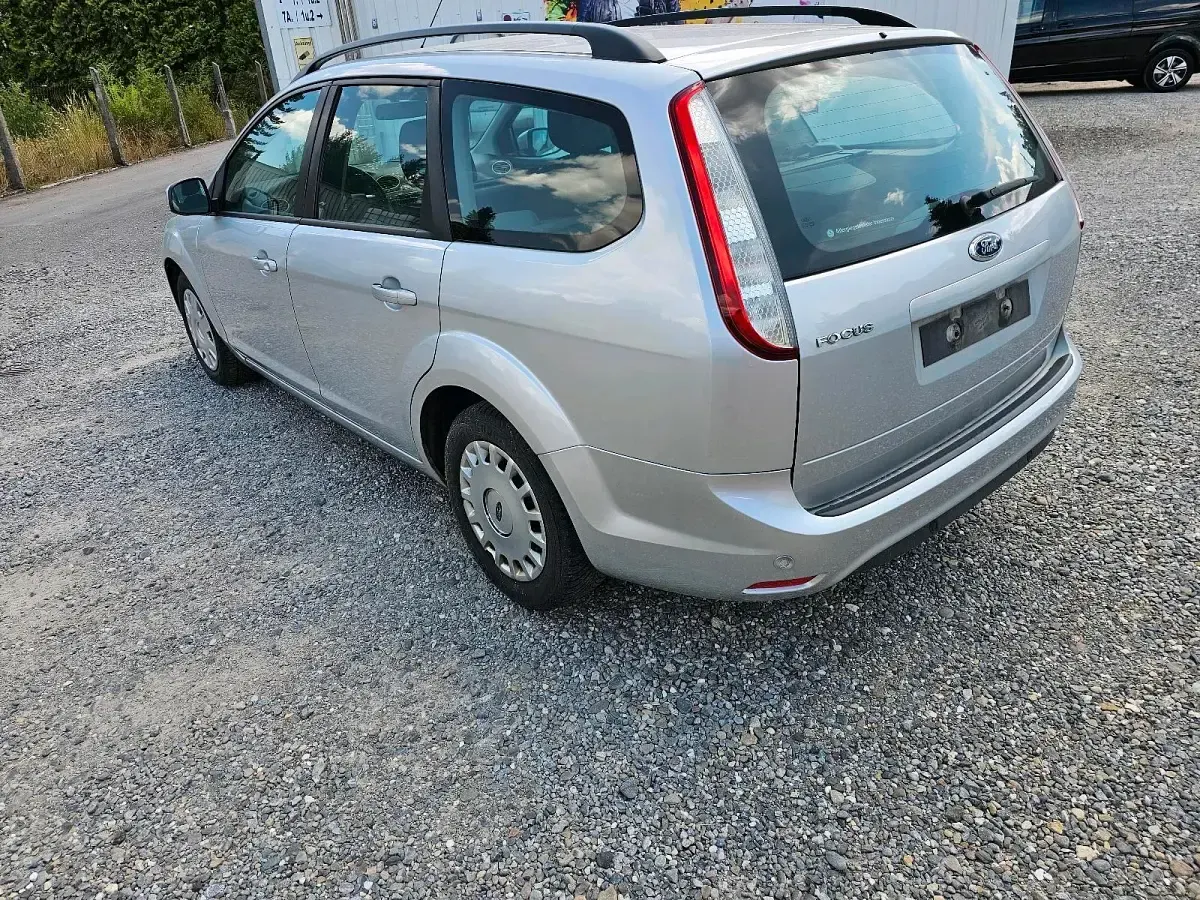 Gebraucht Ford Focus 101 PS (74 kW) 2010 Grau Kombi