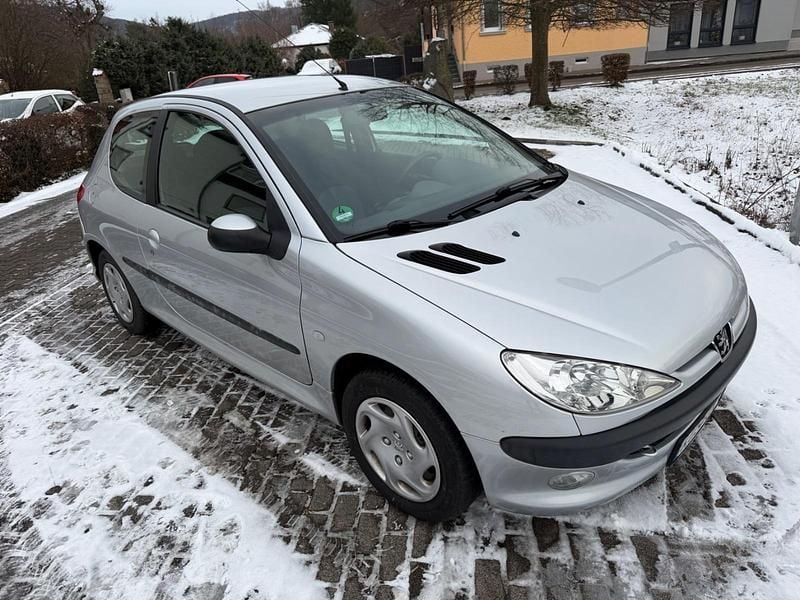 Silber Gebraucht 2004 Peugeot 206 Kleinwagen | 1.950 € (Fairer Preis) - Bild 1/4
