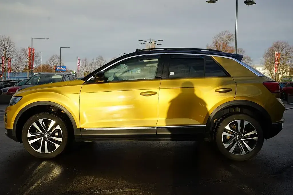 Używany VW T-Roc Style 150 KM (110 kW) 2021 Żółty SUV