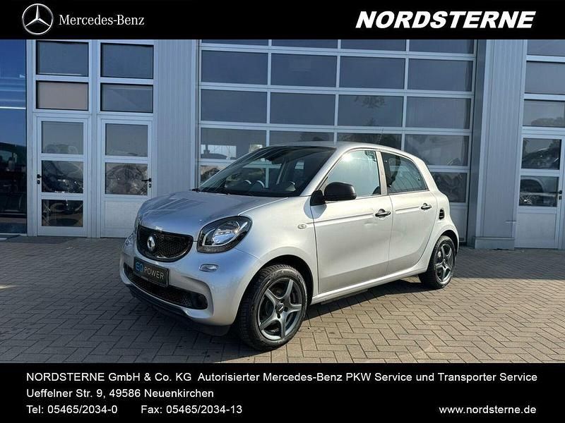 Karosserie in cool silver () Gebraucht 2018 Smart ForFour Electric Drive Limousine | 8.888 € (Fairer Preis) - Bild 1/4