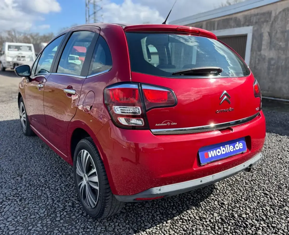 Używany Citroën C3 SELECTION 68 KM (50 kW) 2014 Czerwony Sedan/Limuzyna