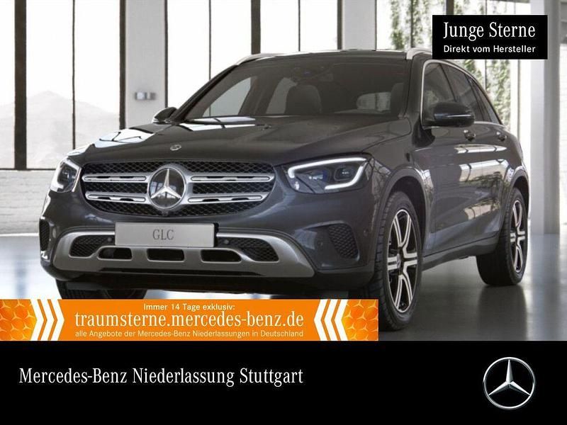 Grau Gebraucht 2020 Mercedes GLC200 AMG SUV | 39.890 € (Guter Preis) - Bild 1/3