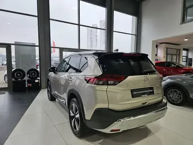 Neu Nissan X-Trail Tekna+ 213 PS (156 kW) 2025 Champagne silver (silber) SUV