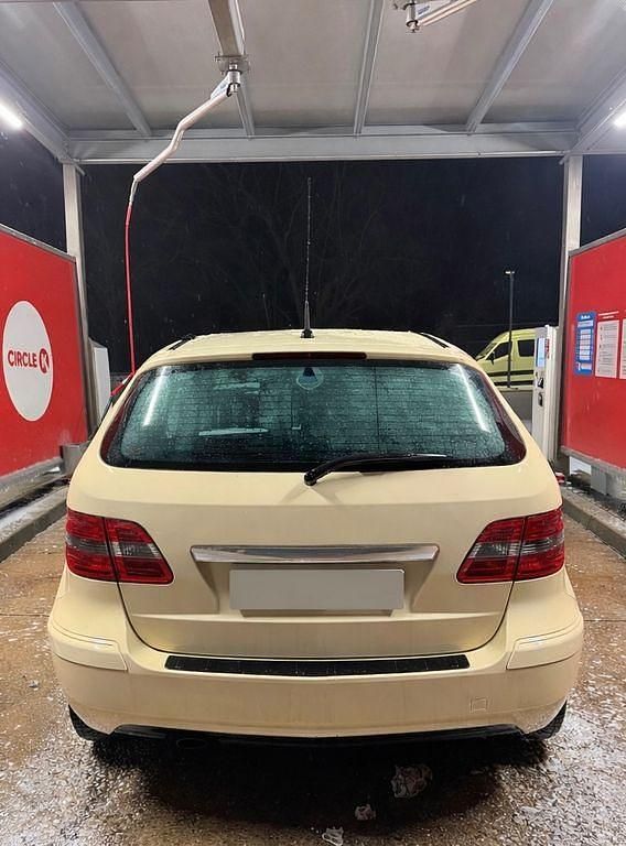 Gebraucht Mercedes B180 109 PS (80 kW) 2008 Beige Van / Kleinbus