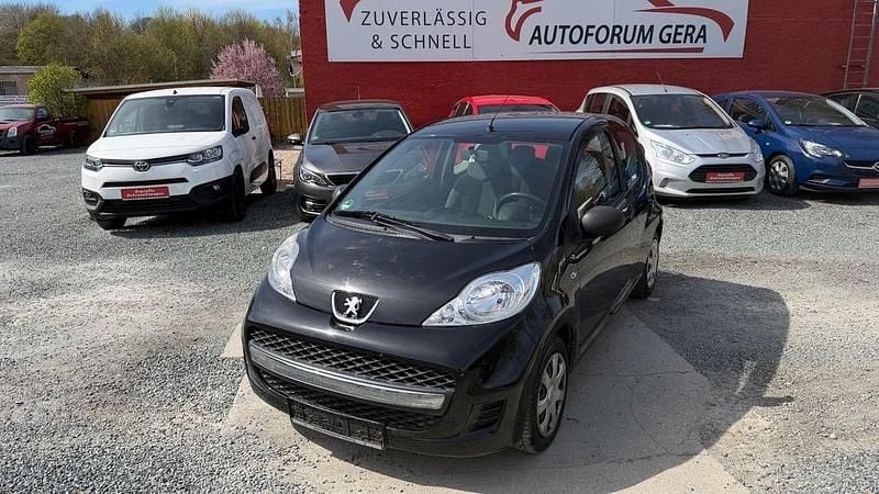 Gebraucht Peugeot 107 68 PS (50 kW) 2011 Schwarz Kleinwagen