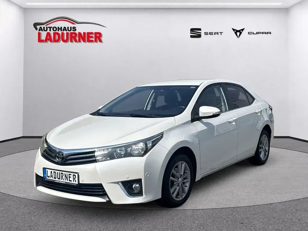 Gebraucht Toyota Corolla Life+ 132 PS (97 kW) 2015 Weiss Limousine