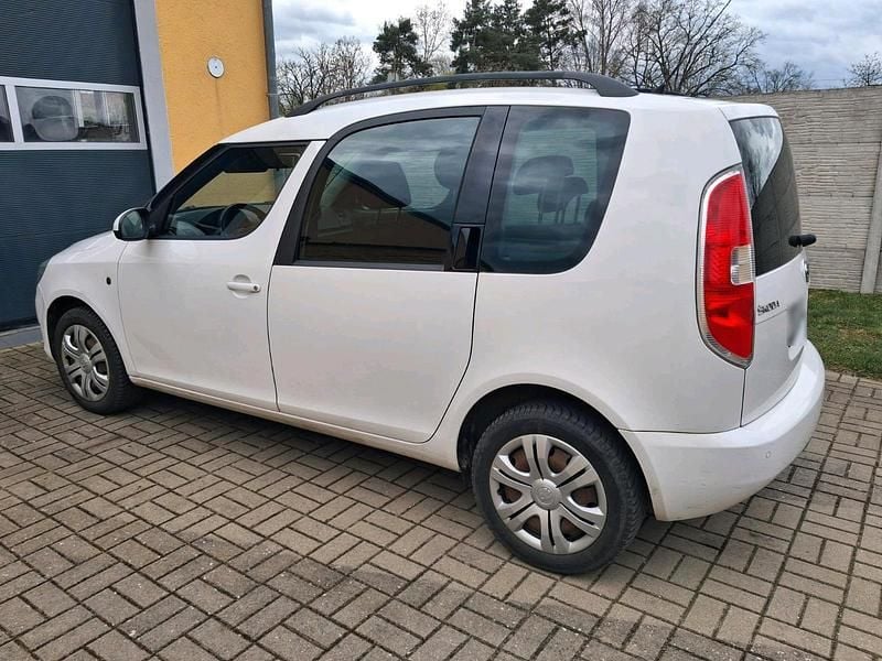 Gebraucht Skoda Roomster 69 PS (50 kW) 2014 Weiß Van / Kleinbus
