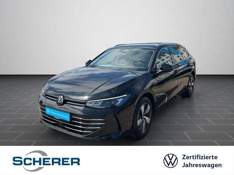 Grenadillschwarz metallic (metallic) Gebraucht 2024 VW Passat IQ Drive Kombi | 32.920 € (Guter Preis) - Bild 1/4
