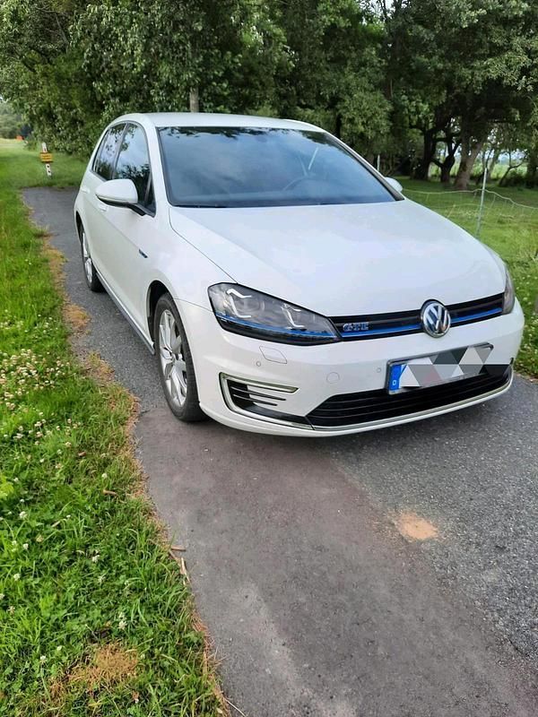 Weiß Gebraucht 2016 VW Golf VII GTE Kleinwagen | 13.900 € (Fairer Preis) - Bild 1/4