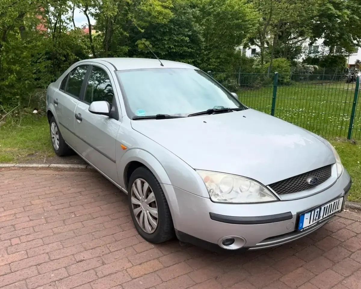 Używany Ford Mondeo 125 KM (91 kW) 2000 Szary Sedan/Limuzyna