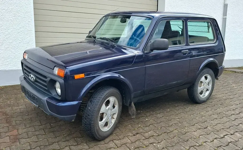 Gebraucht Lada Urban 83 PS (61 kW) 2016 Blau SUV