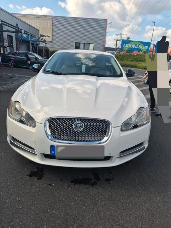 Weiß Gebraucht 2009 Jaguar XF Luxury Limousine | 7.500 € - Bild 1/4