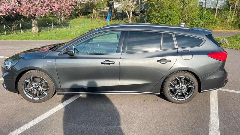Usado Ford Focus ST-Line 150 CV (110 kW) 2019 Gris Familiar