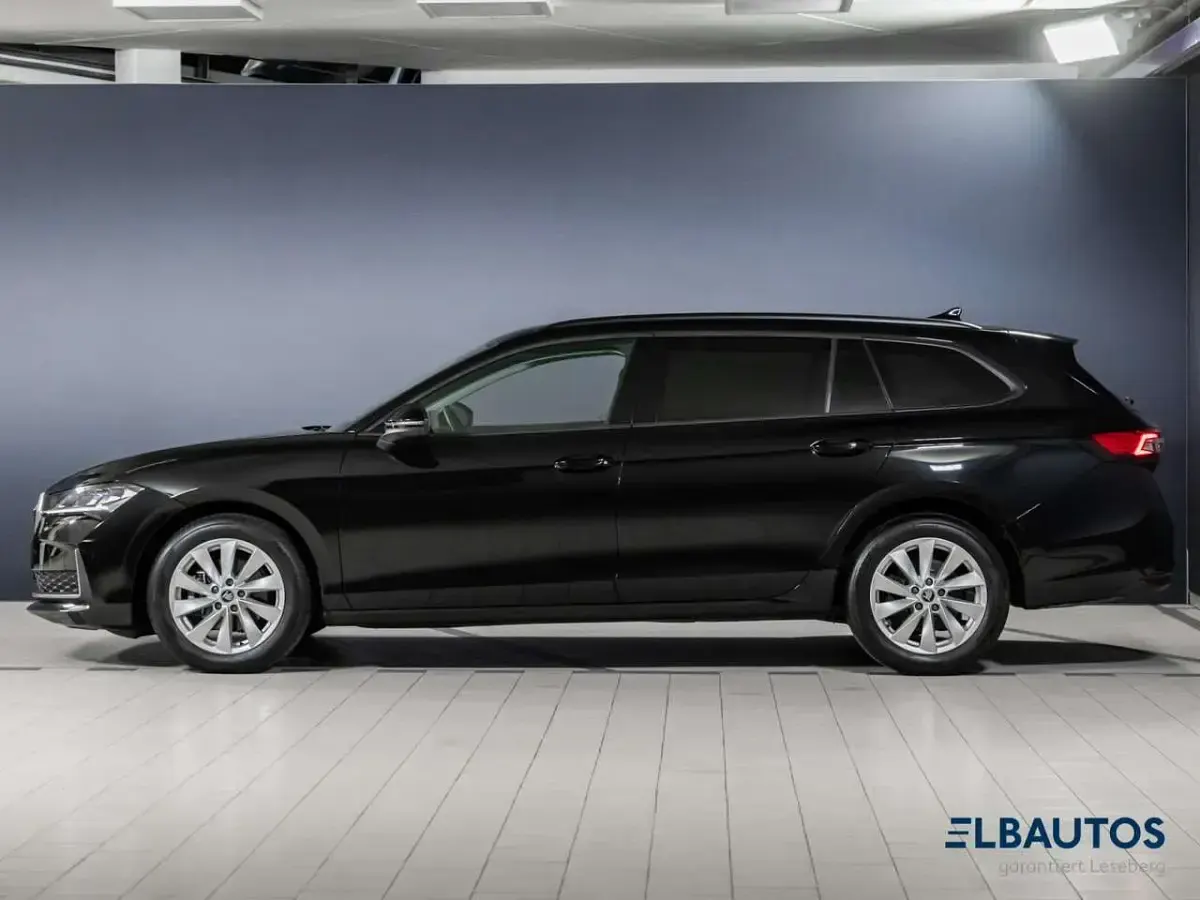 Gebraucht Skoda Superb 150 PS (110 kW) 2025 Schwarz Kombi