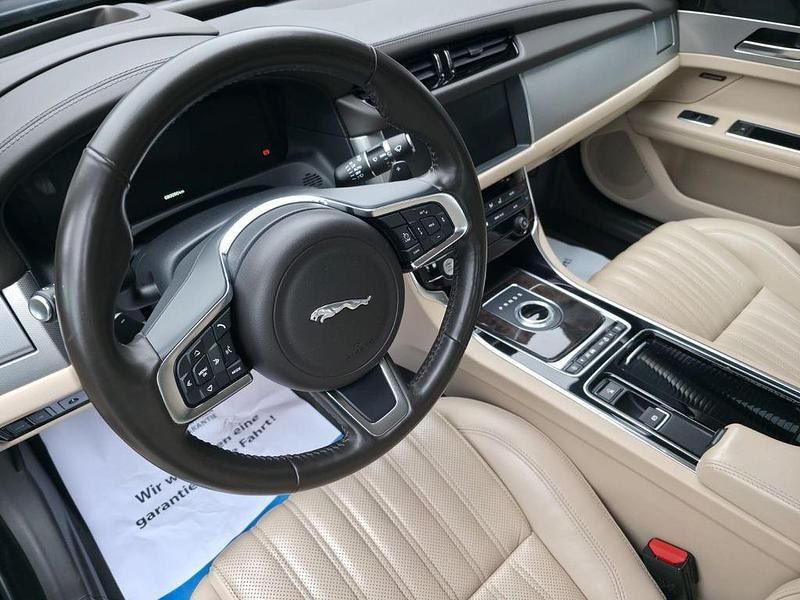 Gebraucht Jaguar XF 300 PS (220 kW) 2019 Blau Limousine
