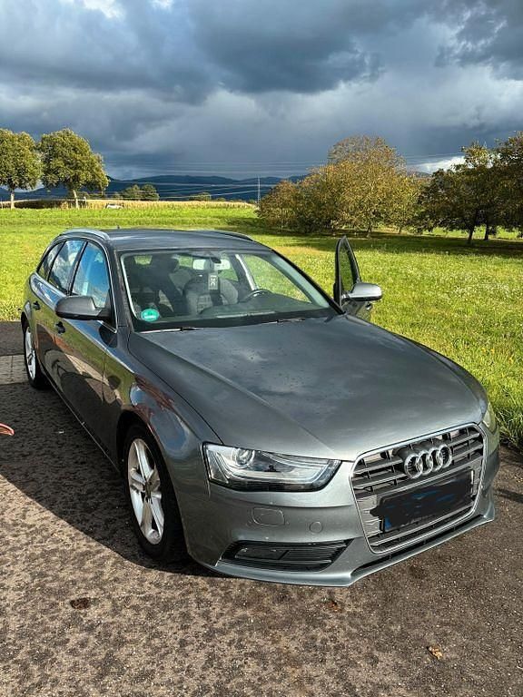 Grau Gebraucht 2015 Audi A4 Attraction Kombi | 14.500 € (Fairer Preis) - Bild 1/4