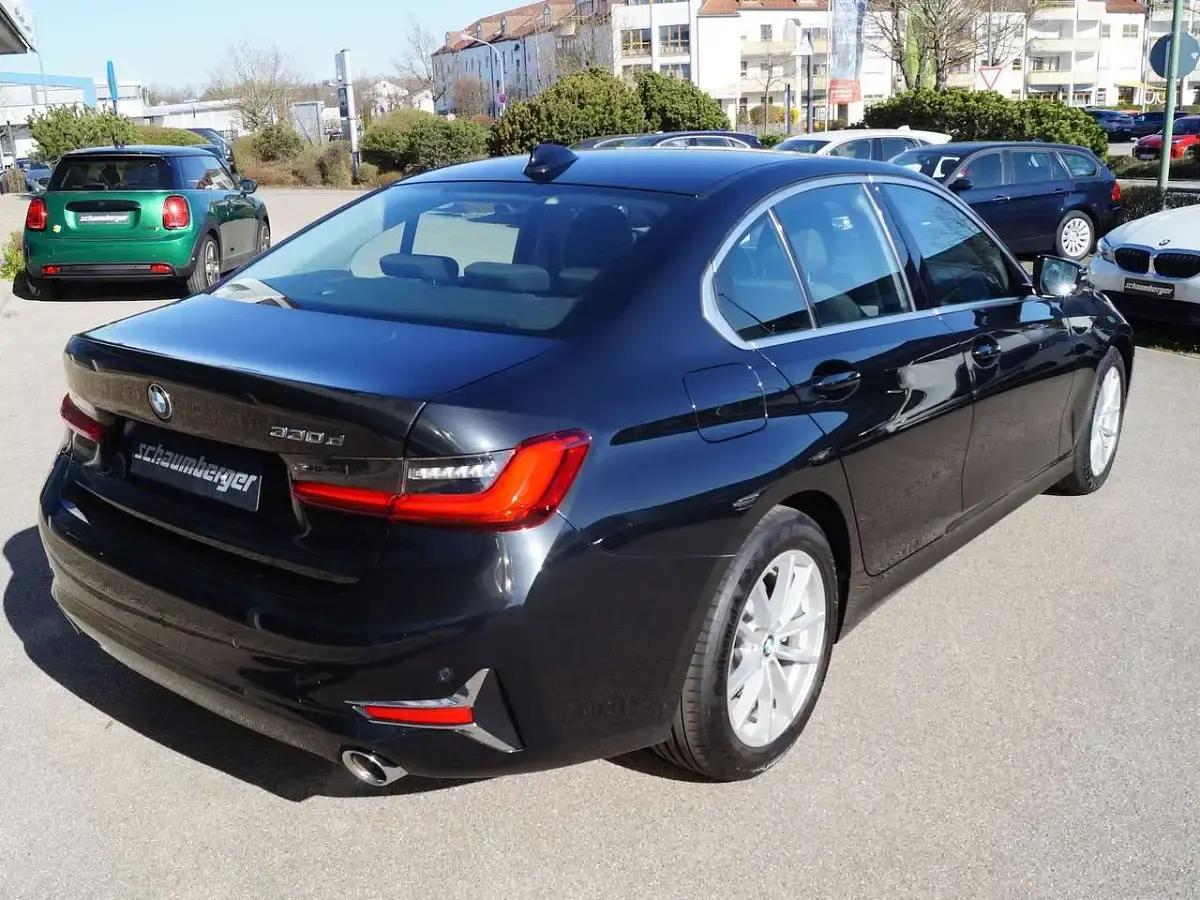 Gebraucht BMW 330 Performance 265 PS (194 kW) 2019 Saphirschwarz Limousine