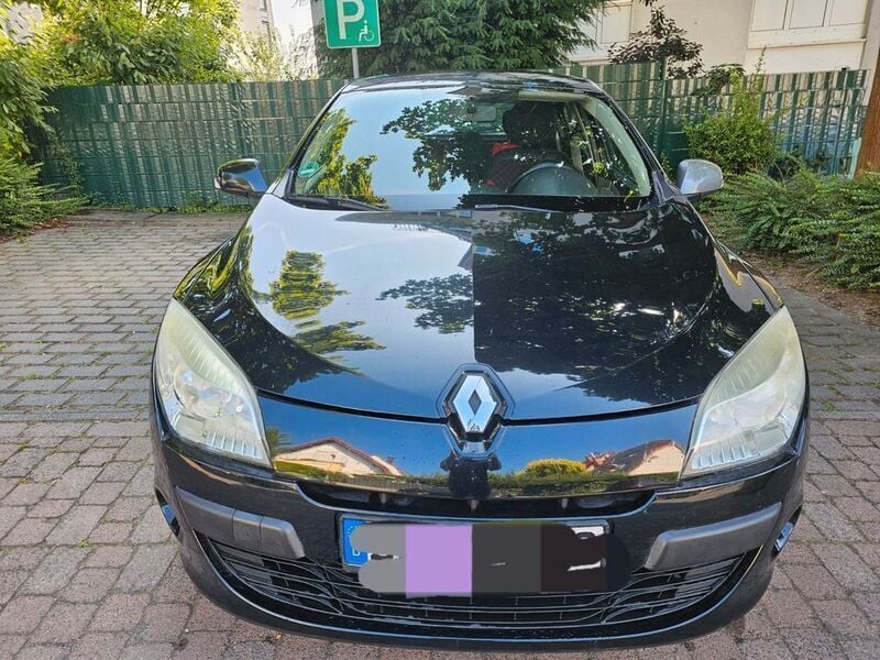 Schwarz Gebraucht 2011 Renault Mégane III Dynamique Limousine | 4.900 € (Fairer Preis) - Bild 1/4
