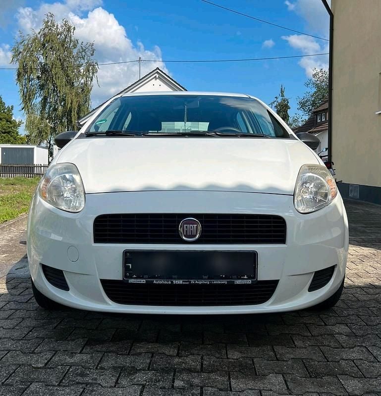 Weiß Gebraucht 2012 Fiat Grande Punto Kleinwagen | 2.950 € (Fairer Preis) - Bild 1/4
