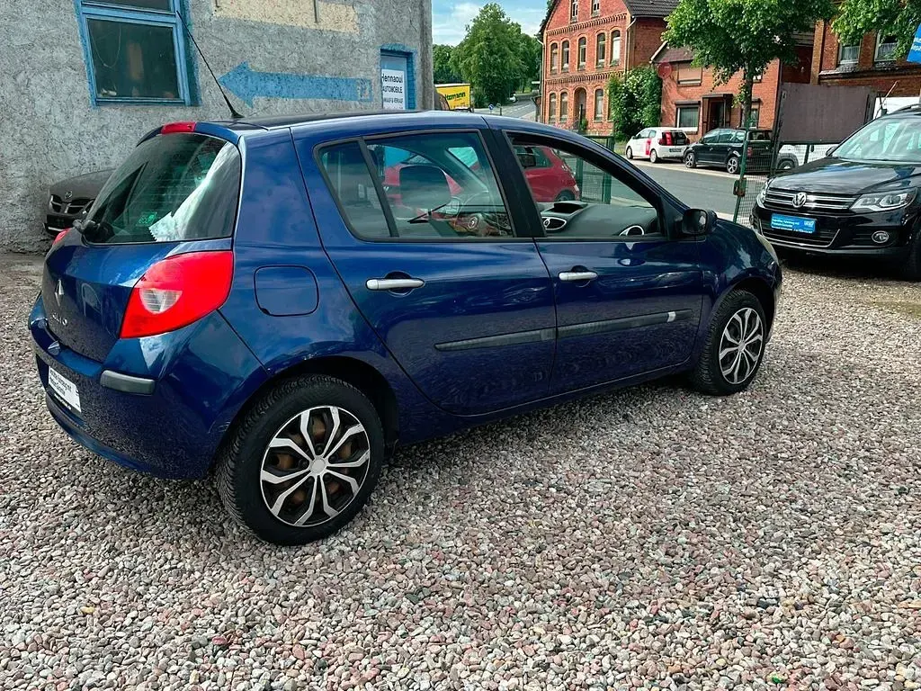 Gebraucht Renault Clio III Dynamique 75 PS (55 kW) 2009 Blau Limousine