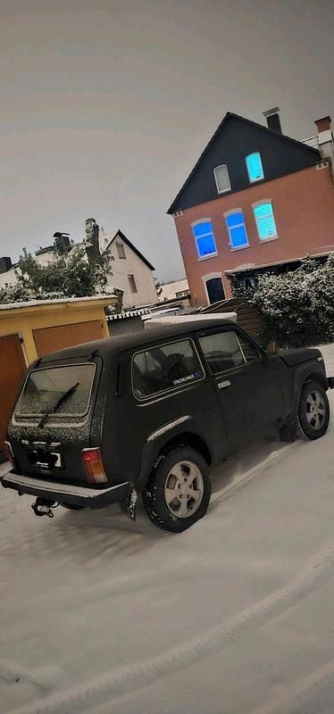 Gebraucht Lada niva 83 PS (61 kW) 2014 Schwarz SUV