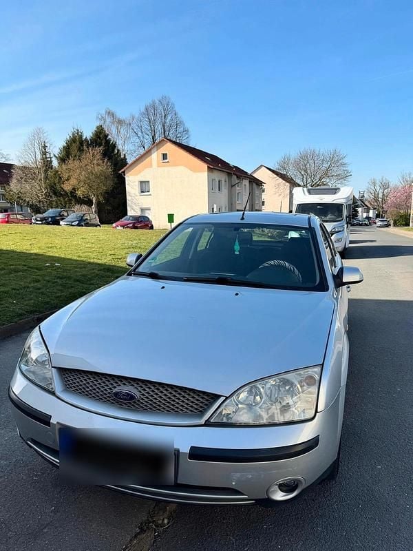 Gebraucht Ford Mondeo Ghia 145 PS (106 kW) 2001 Silber Limousine