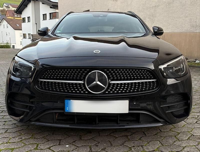 Gebraucht Mercedes E220 AMG 194 PS (142 kW) 2022 Schwarz Kombi