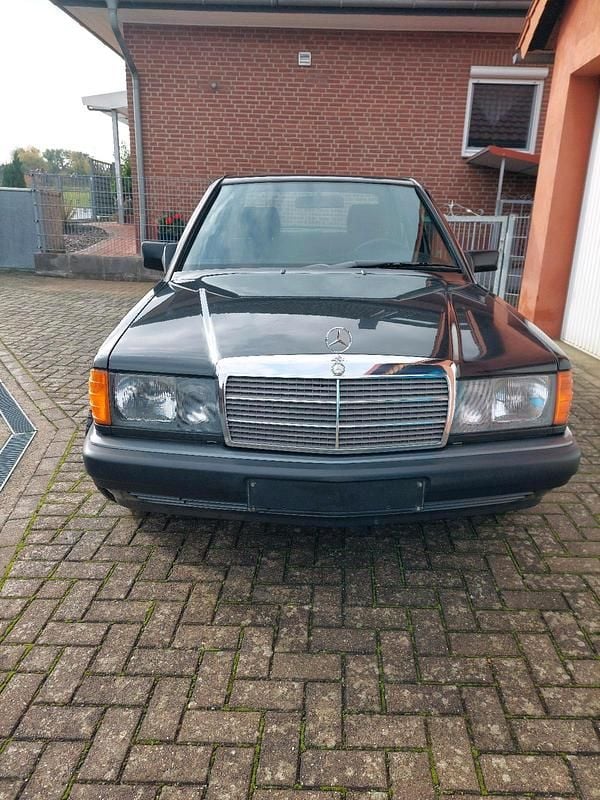 Schwarz Gebraucht 1989 Mercedes 190 Limousine | 4.950 € - Bild 1/4
