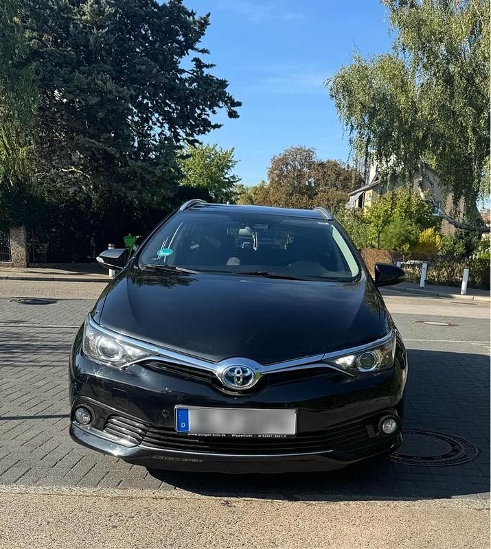 Schwarz Gebraucht 2017 Toyota Auris Hybrid Kombi | 15.000 € (Etwas zu teuer) - Bild 1/4