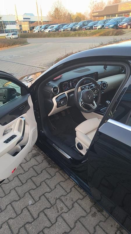 Gebraucht Mercedes A180 Progressive 136 PS (100 kW) 2020 Schwarz Limousine