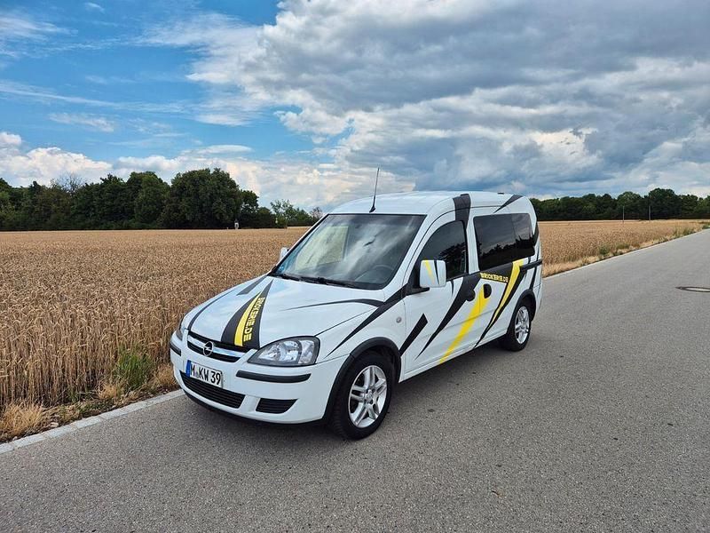 Weiß Gebraucht 2010 Opel Combo Van / Kleinbus | 2.900 € (Guter Preis) - Bild 1/4