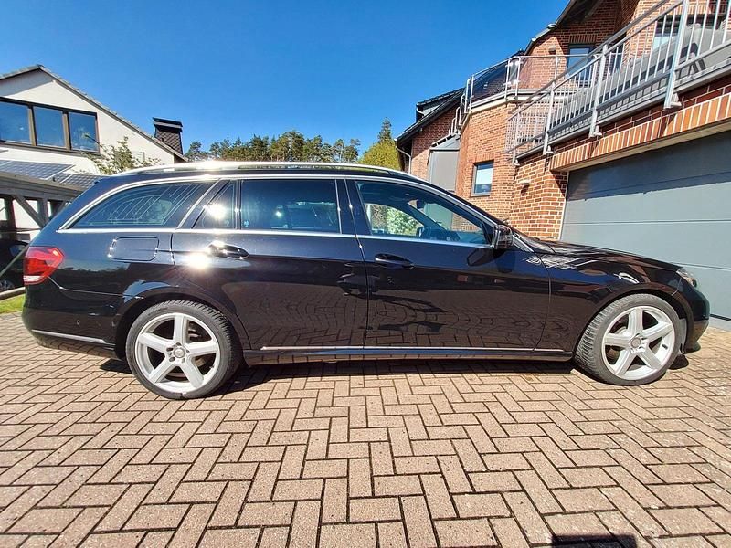 Usata Mercedes E350 252 CV (185 kW) 2014 Nero Station wagon