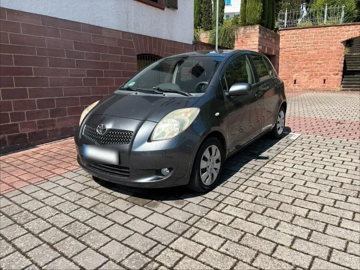 Gebraucht Toyota Yaris 87 PS (63 kW) 2008 Grau Kleinwagen