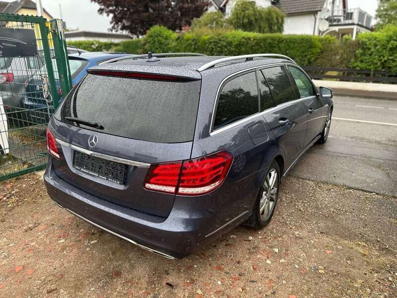 Gebraucht Mercedes E350 252 PS (185 kW) 2013 Blau Kombi
