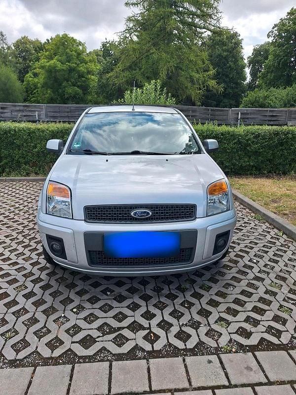 Second-hand Ford Fusion 80 CP (58 kW) 2012 Gri Hatchback