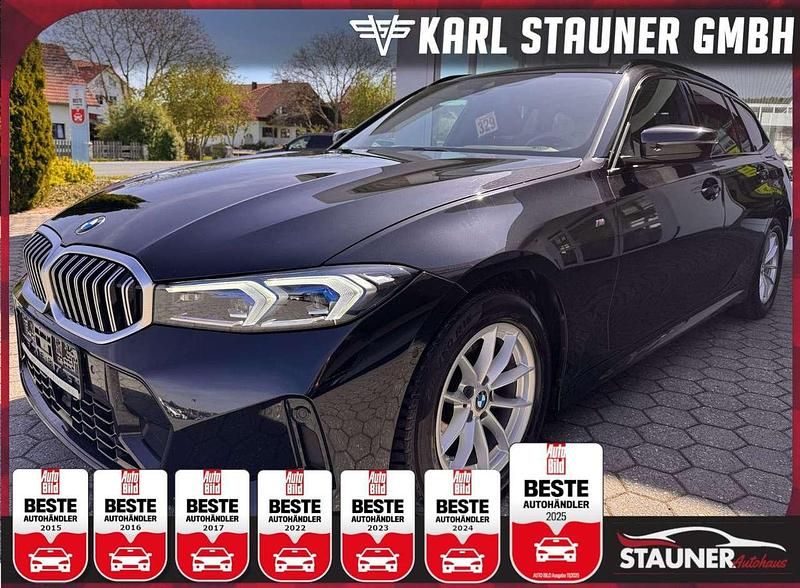 Black sapphire metallic (metallic) Gebraucht 2023 BMW 320 M Sport Kombi | 34.980 € (Superpreis) - Bild 1/2