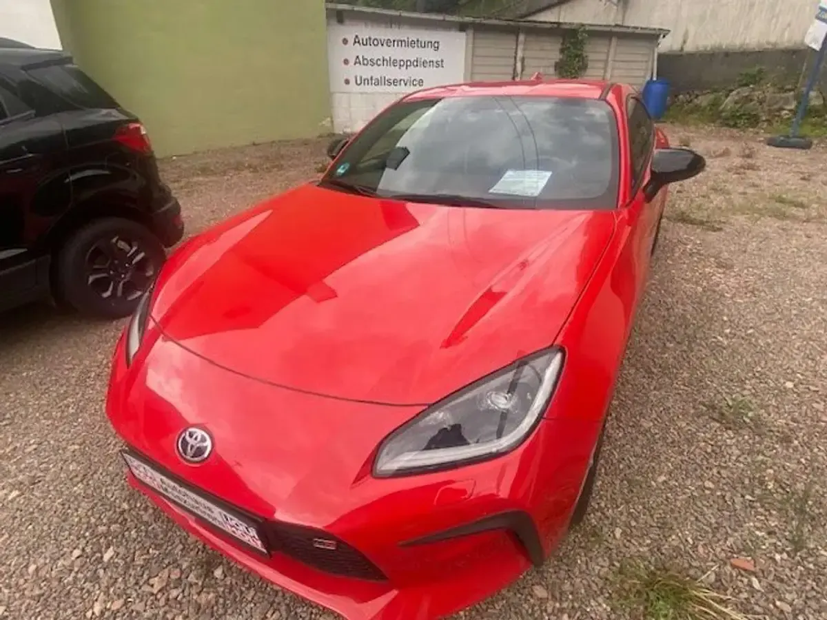Second-hand Toyota GR86 Basis 234 CP (172 kW) 2024 Roșu Coupe